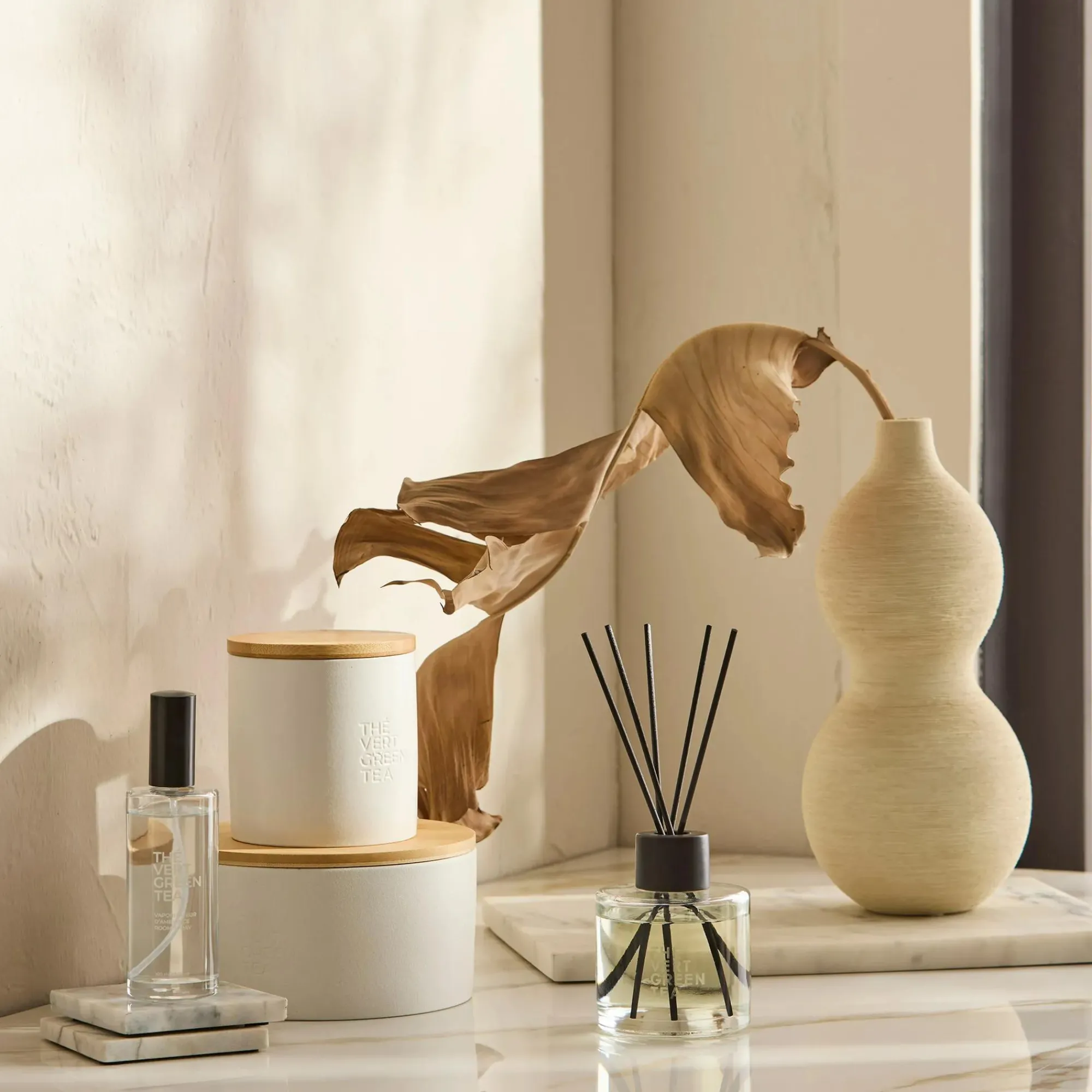 Bouclair Green Tea Candle with Wooden Lid* Candles & Candle Stick Holders